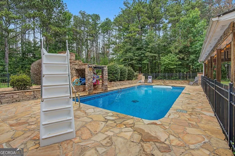 75 N Raburn RD Bremen, GA 30110