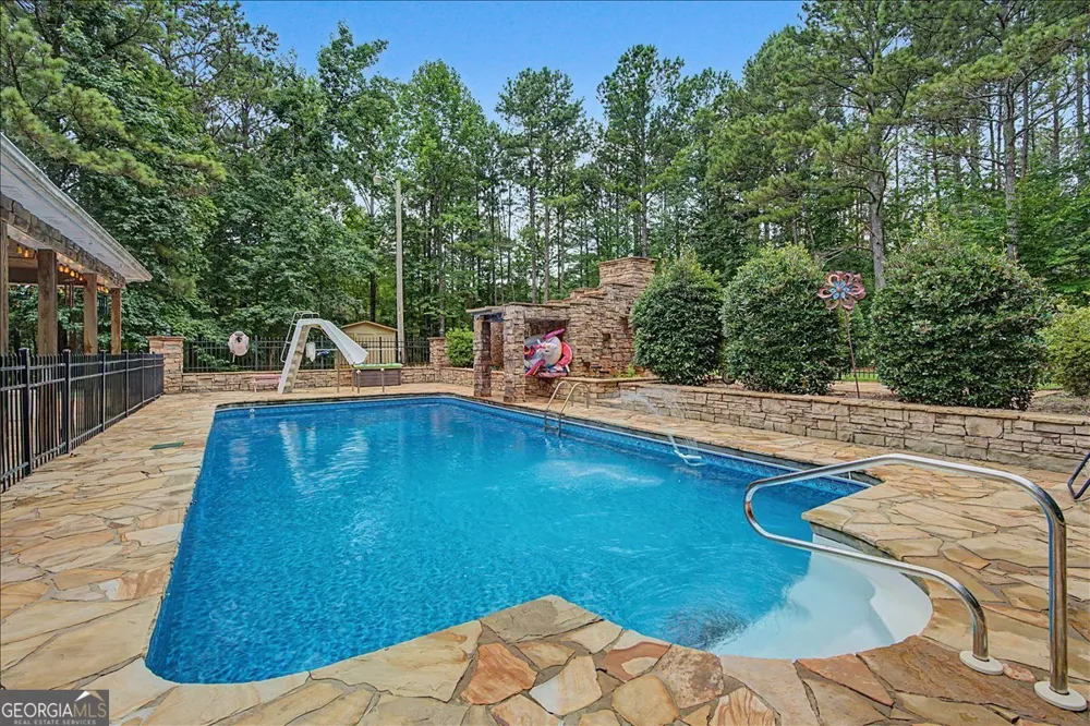 75 N Raburn RD Bremen, GA 30110
