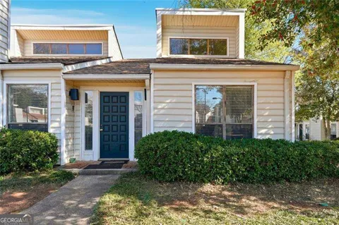 813 Serramonte DR NE