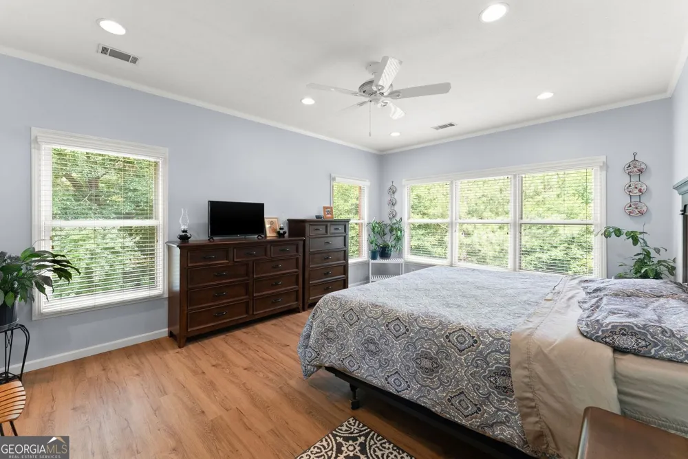 1020 Easy ST Toccoa, GA 30577