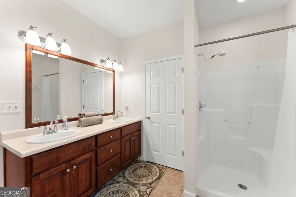 1020 Easy ST Toccoa, GA 30577