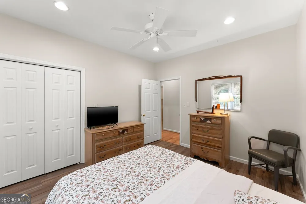 1020 Easy ST Toccoa, GA 30577