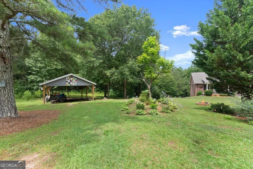 1020 Easy ST Toccoa, GA 30577