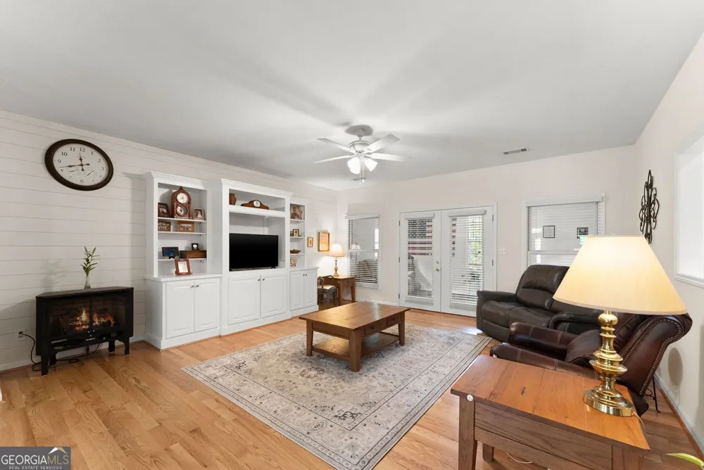 1020 Easy ST Toccoa, GA 30577