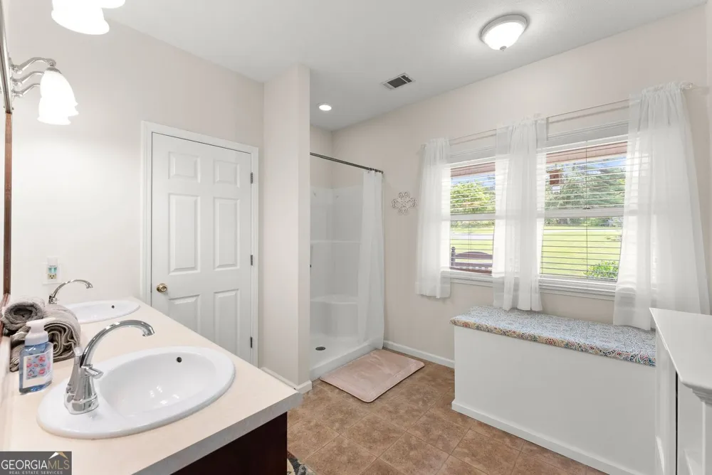1020 Easy ST Toccoa, GA 30577