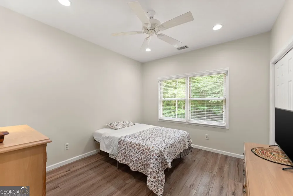 1020 Easy ST Toccoa, GA 30577