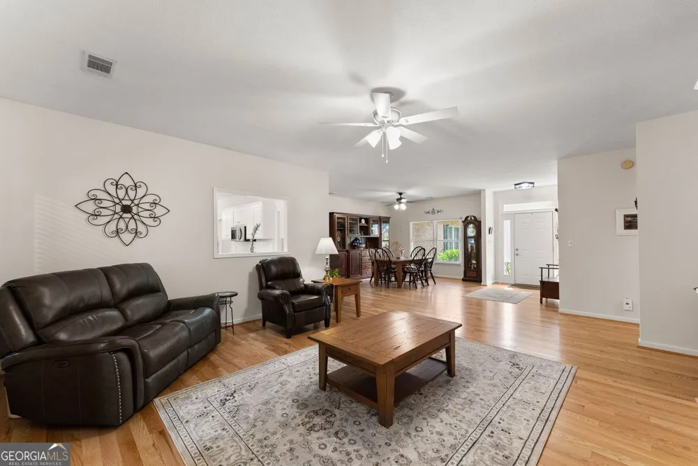 1020 Easy ST Toccoa, GA 30577