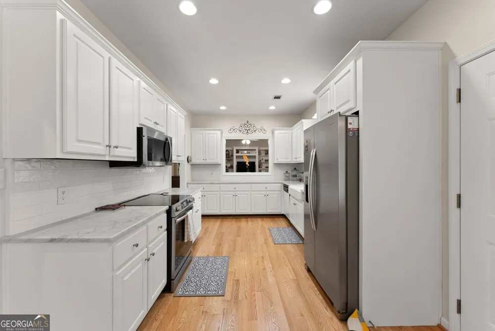 1020 Easy ST Toccoa, GA 30577