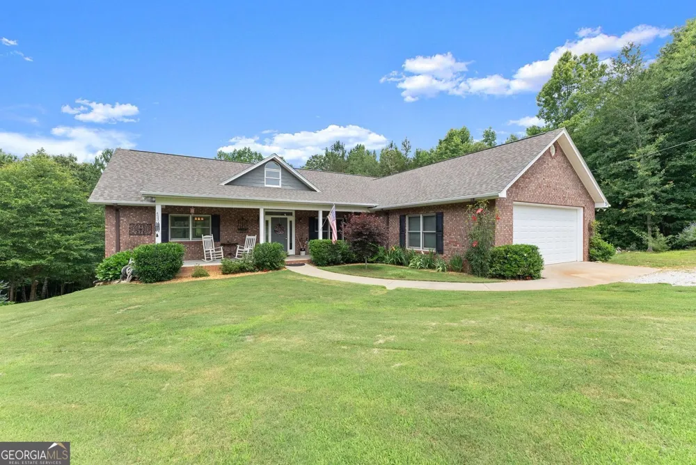 1020 Easy ST Toccoa, GA 30577