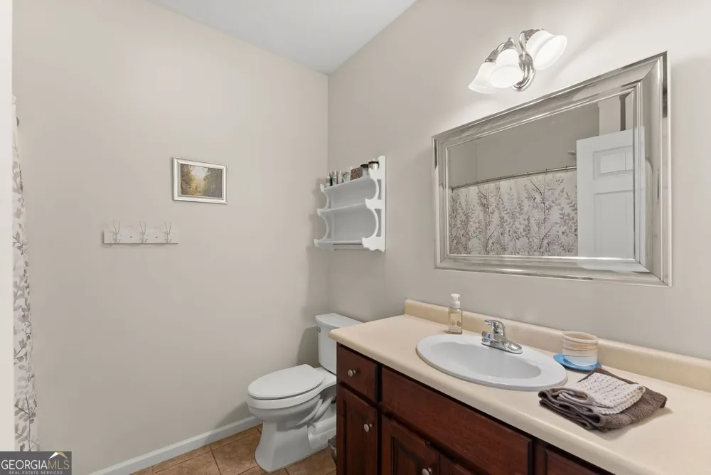1020 Easy ST Toccoa, GA 30577