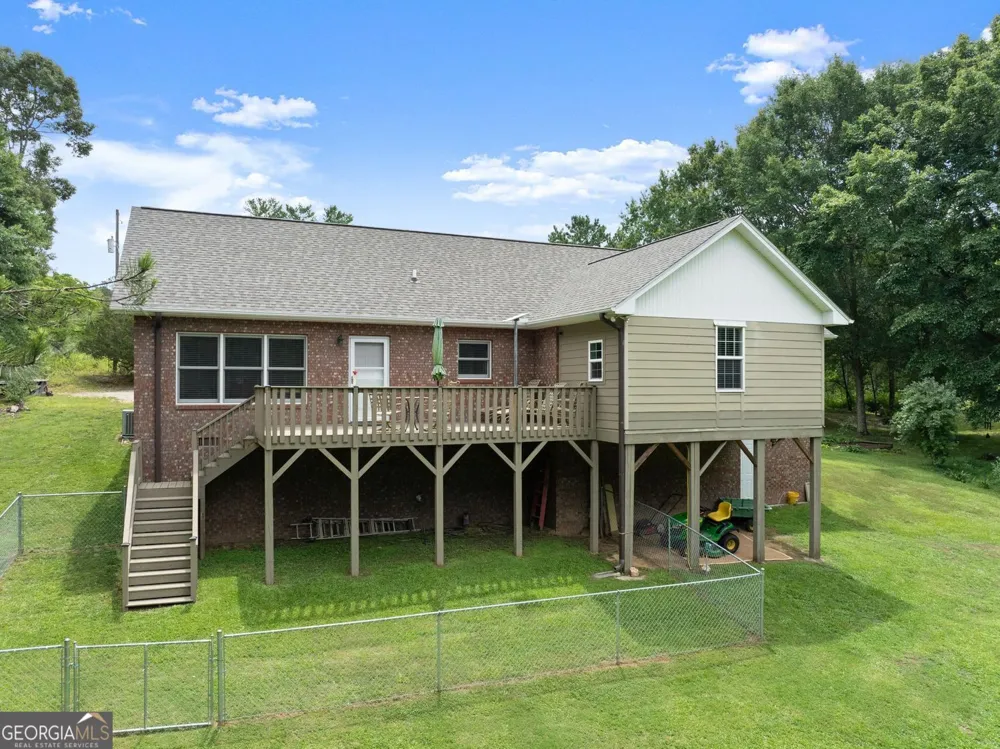 1020 Easy ST Toccoa, GA 30577