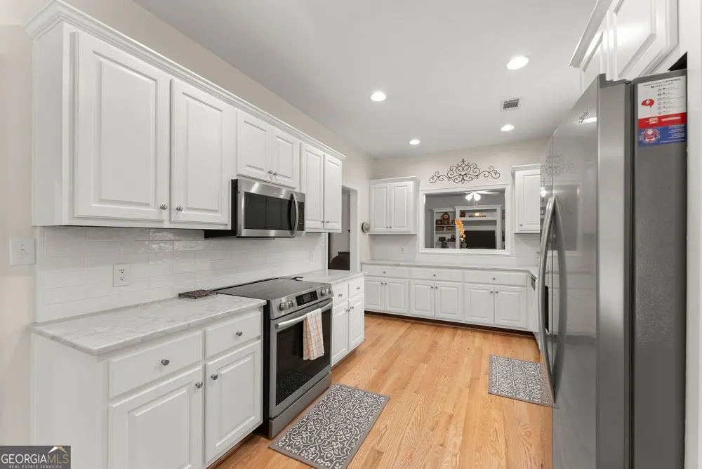 1020 Easy ST Toccoa, GA 30577