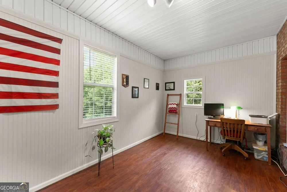 1020 Easy ST Toccoa, GA 30577