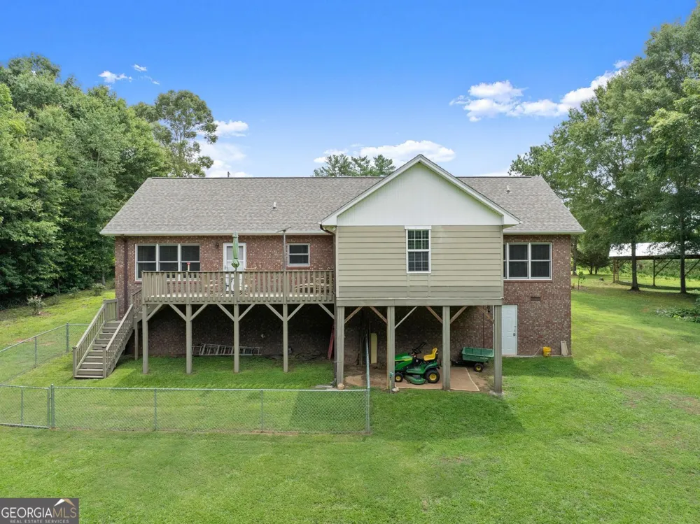 1020 Easy ST Toccoa, GA 30577
