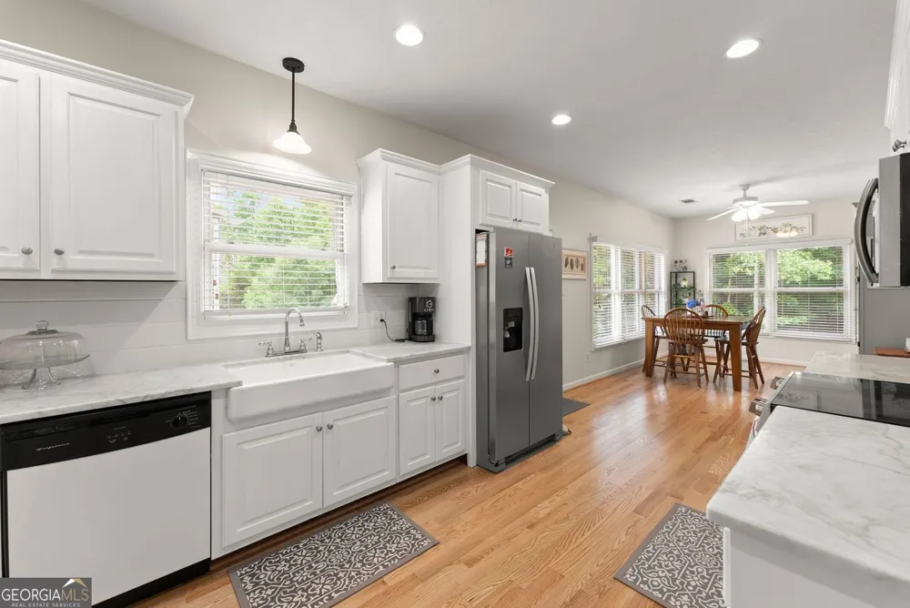 1020 Easy ST Toccoa, GA 30577