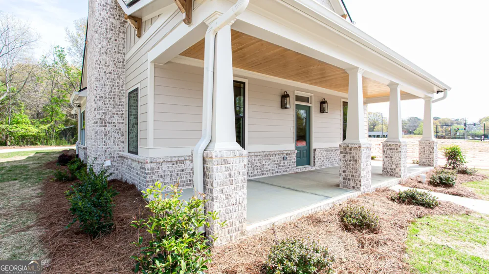 2044 Bennett RD Grayson, GA 30017