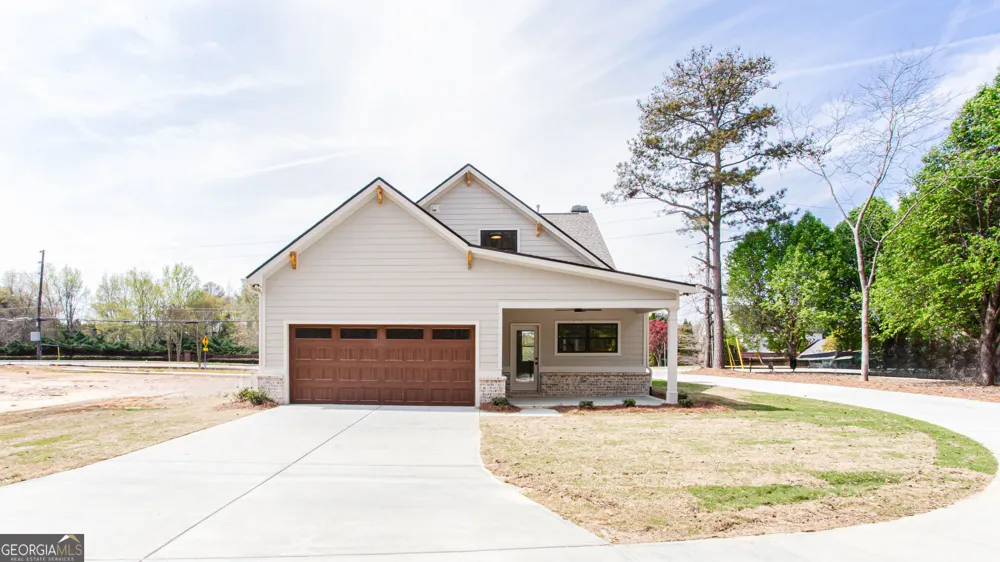 2044 Bennett RD Grayson, GA 30017