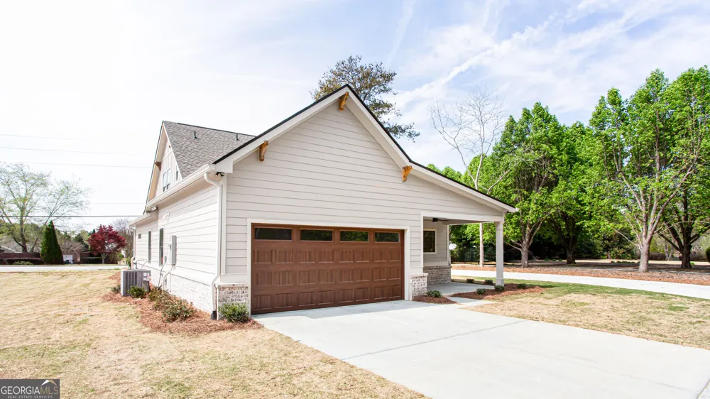 2044 Bennett RD Grayson, GA 30017