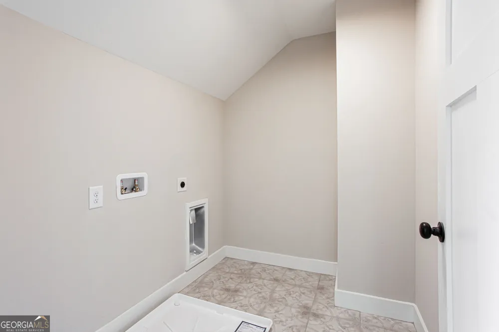 2044 Bennett RD Grayson, GA 30017