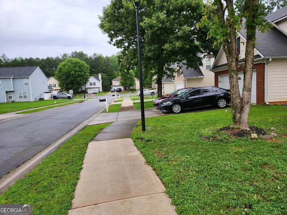2135 Pine View TRL Ellenwood, GA 30294