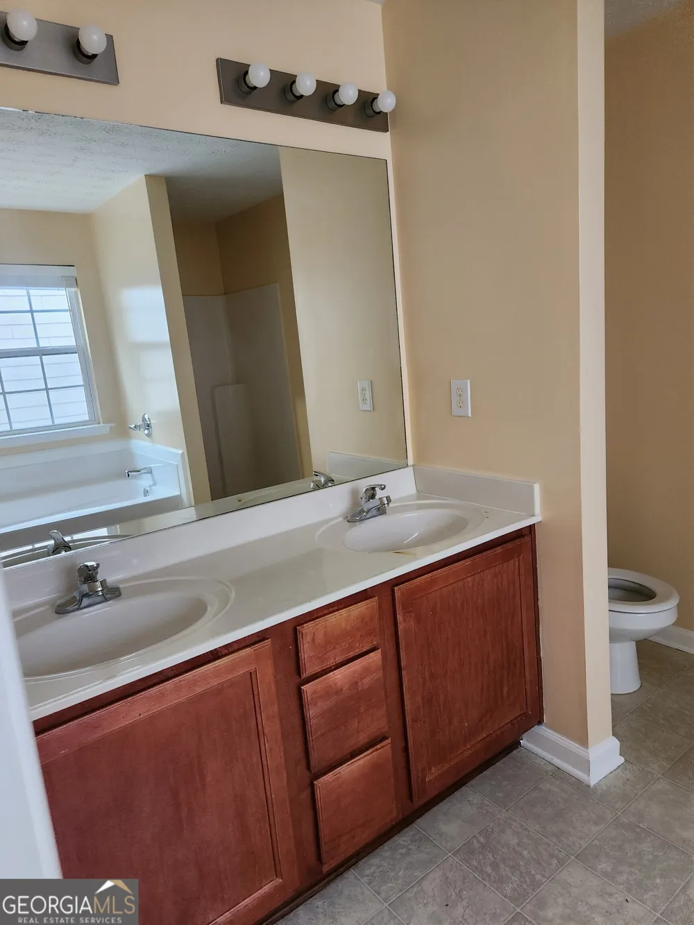 2135 Pine View TRL Ellenwood, GA 30294