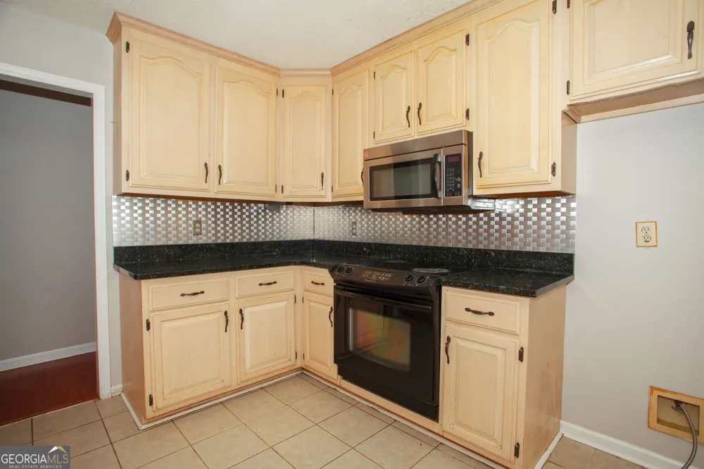 201 Willowgate DR Bonaire, GA 31005