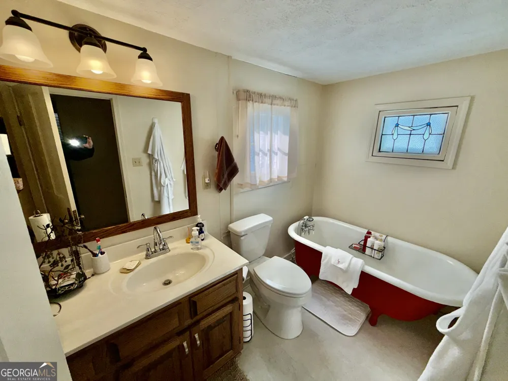 222 Church ST Elberton, GA 30635