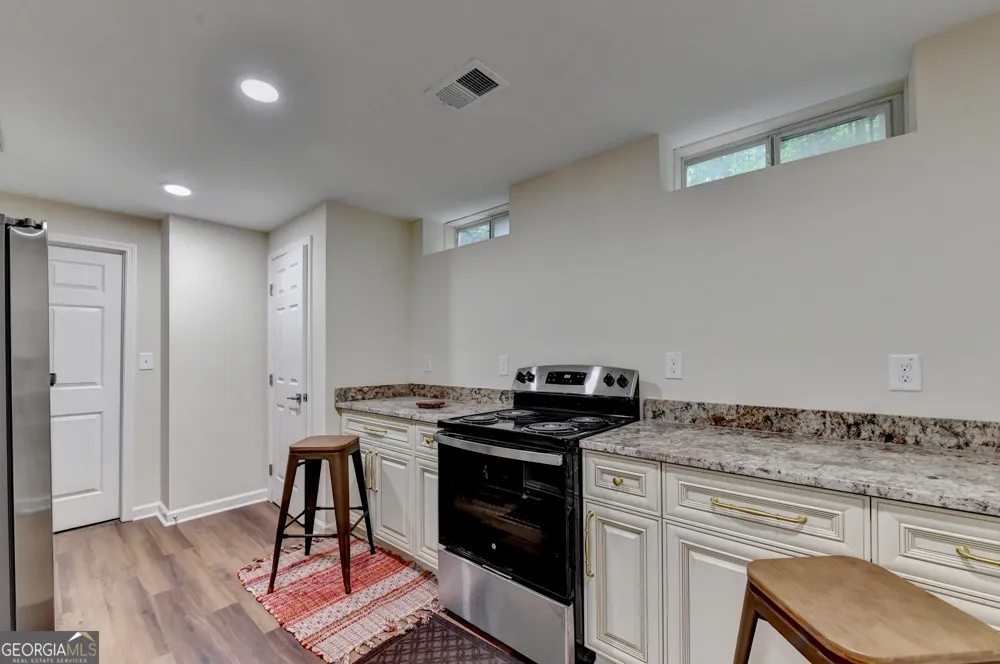 3260 Wood Springs TRCE Lilburn, GA 30047