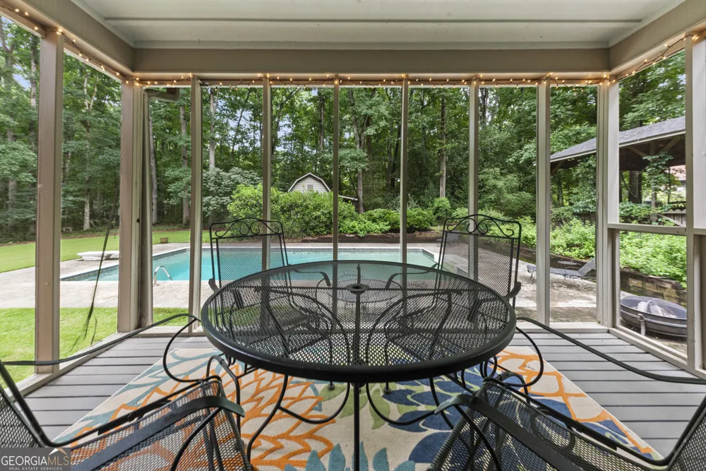 1761 Robinhood RD Watkinsville, GA 30677
