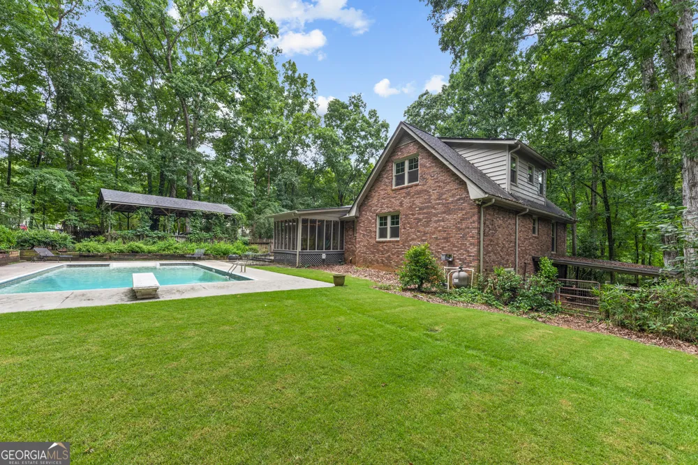 1761 Robinhood RD Watkinsville, GA 30677