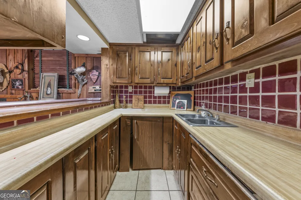 1761 Robinhood RD Watkinsville, GA 30677