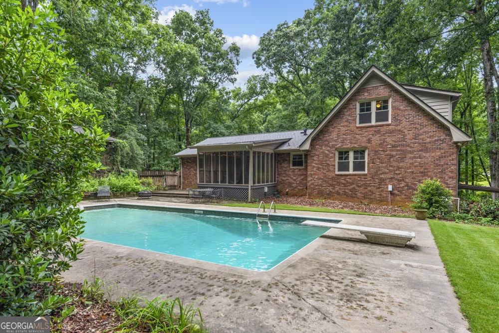 1761 Robinhood RD Watkinsville, GA 30677