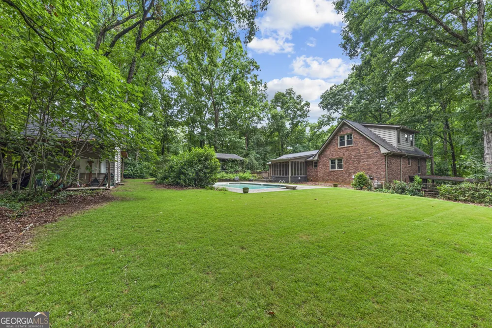 1761 Robinhood RD Watkinsville, GA 30677