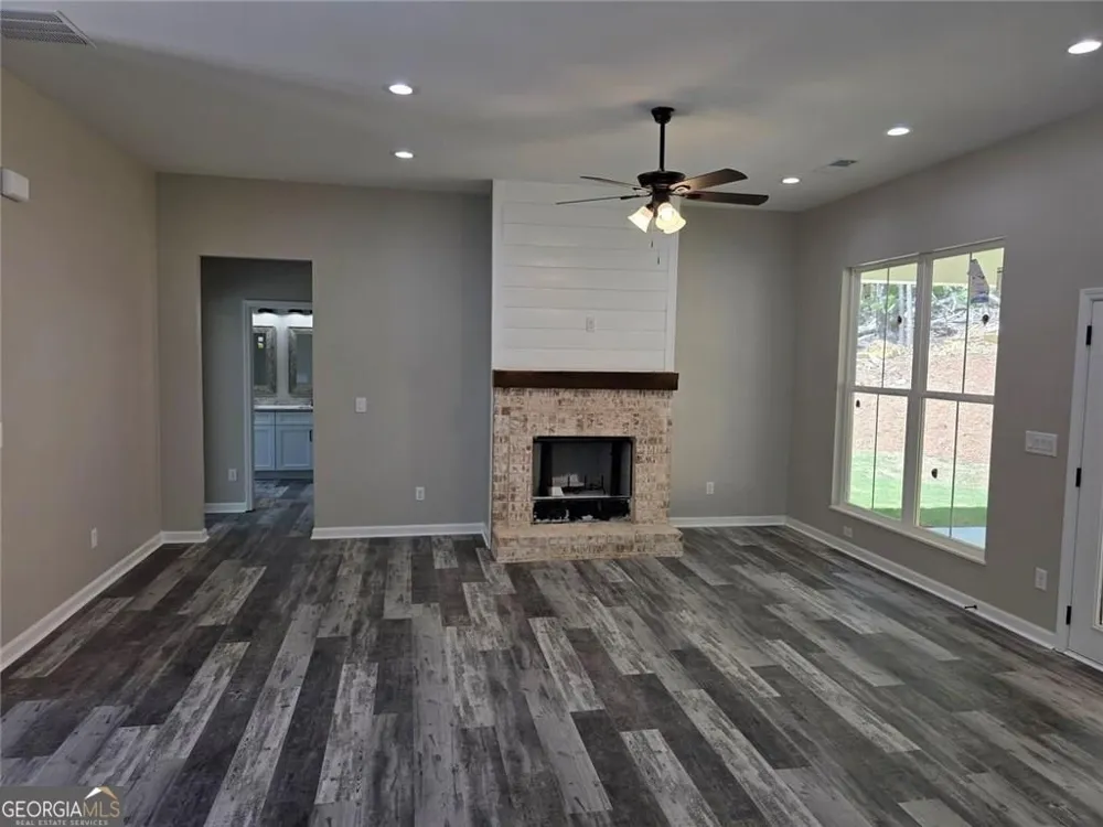 352 Oak TRCE W Jasper, GA 30143