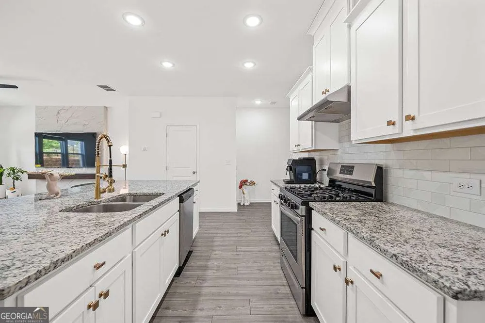 922 Edwin LN Sugar Hill, GA 30518