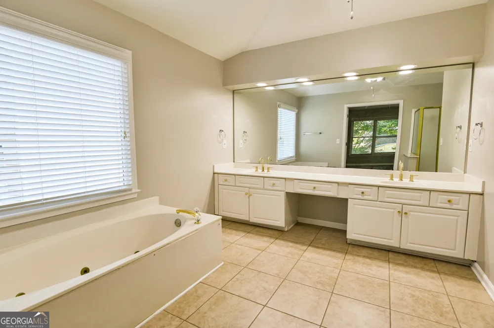 185 Gainford CT Johns Creek, GA 30097