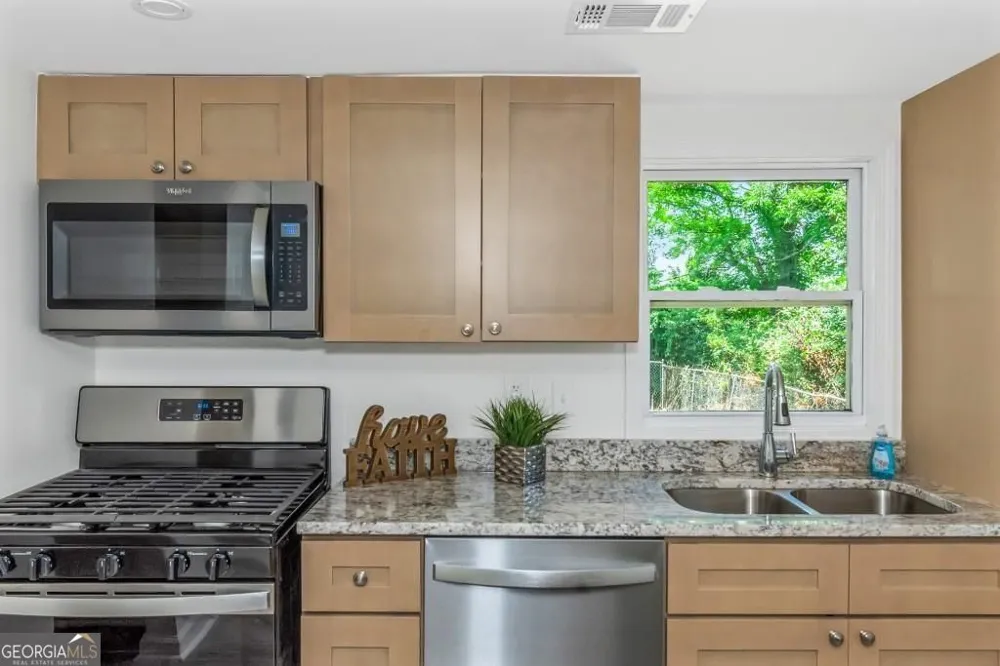 204 Mill ST Barnesville, GA 30204