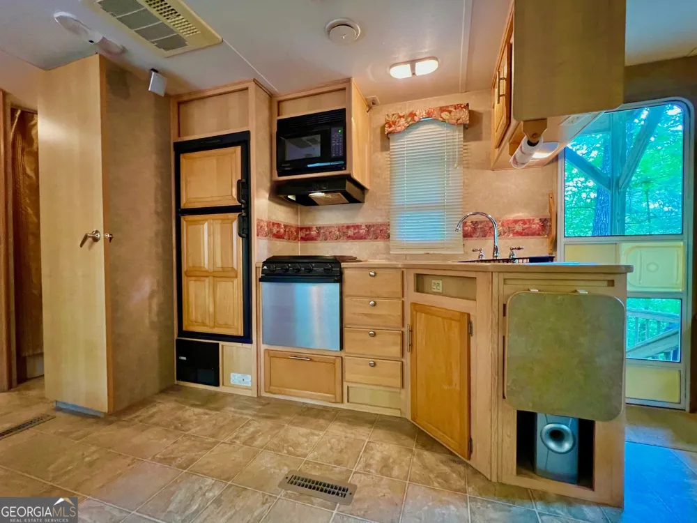 28 11th ST Ellijay, GA 30540
