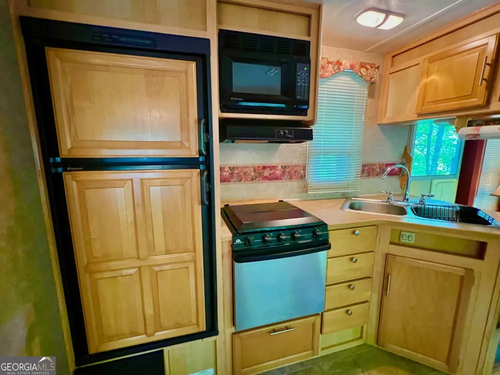 28 11th ST Ellijay, GA 30540