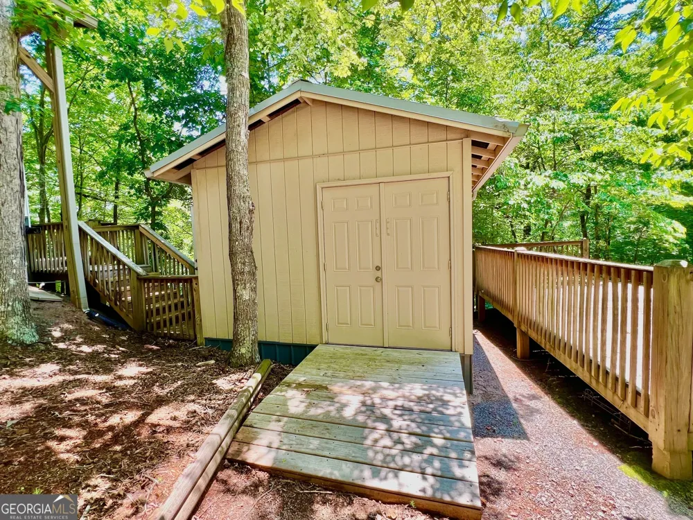 28 11th ST Ellijay, GA 30540