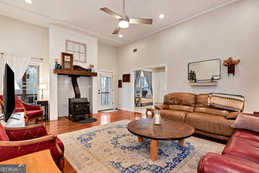 812 Covecrest DR Tiger, GA 30576