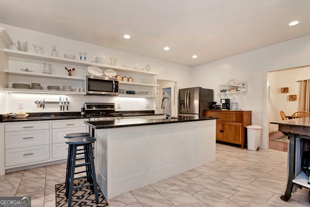 812 Covecrest DR Tiger, GA 30576