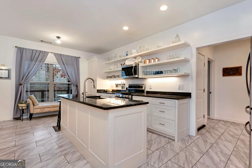 812 Covecrest DR Tiger, GA 30576