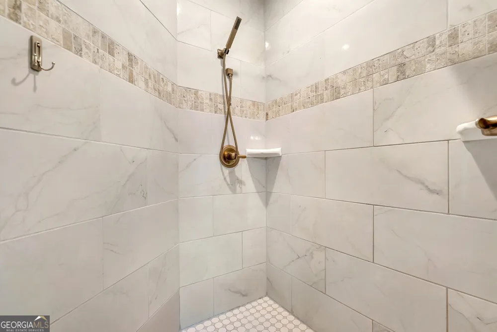 812 Covecrest DR Tiger, GA 30576