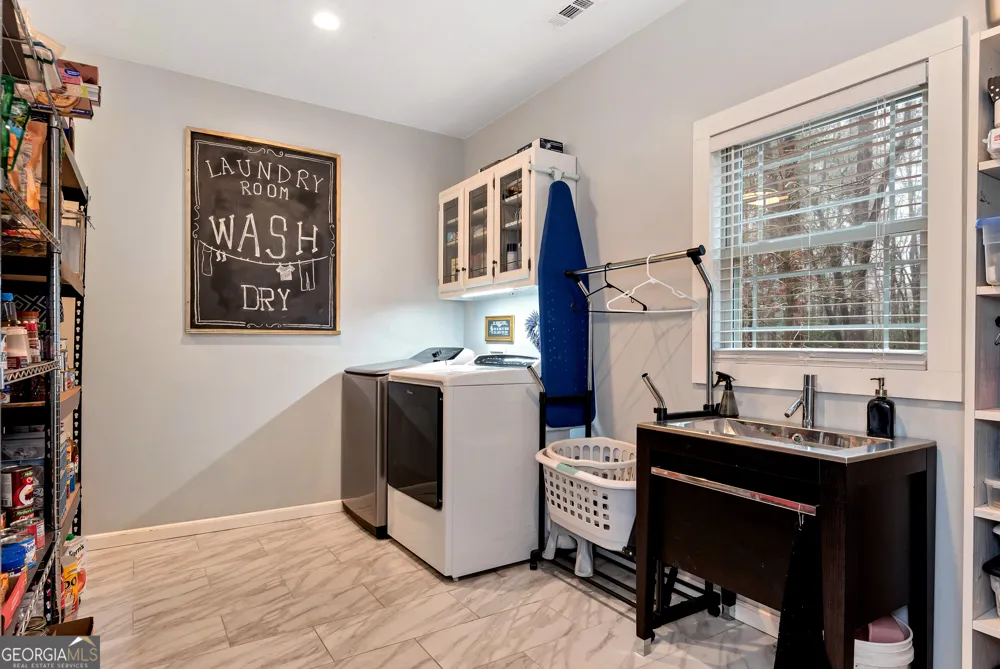 812 Covecrest DR Tiger, GA 30576