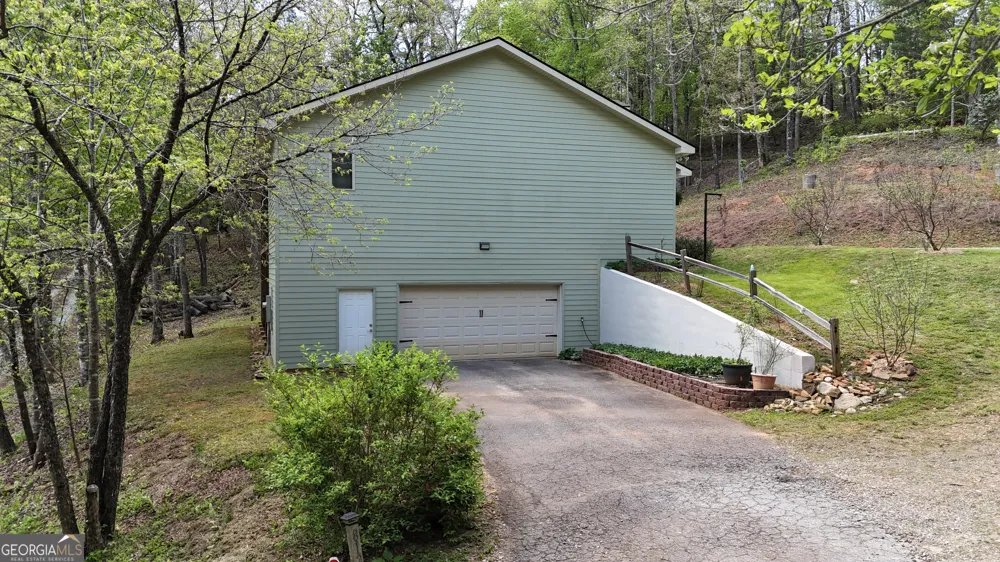 812 Covecrest DR Tiger, GA 30576