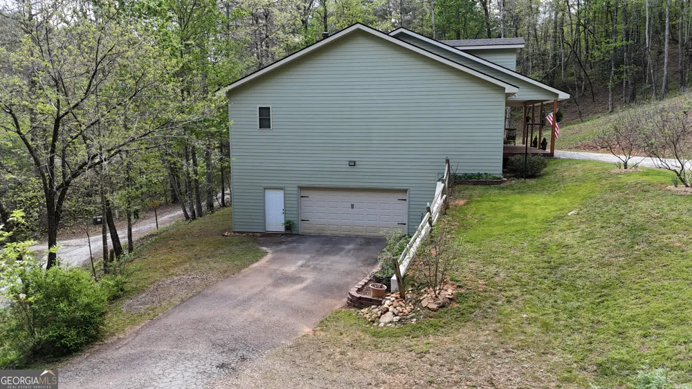 812 Covecrest DR Tiger, GA 30576
