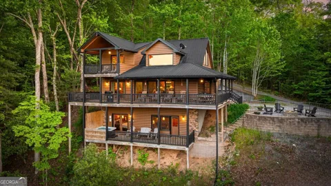 607 Rhonda LN