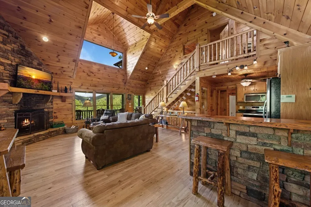 607 Rhonda LN Mineral Bluff, GA 30559