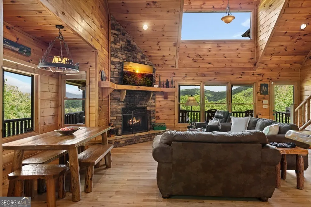 607 Rhonda LN Mineral Bluff, GA 30559